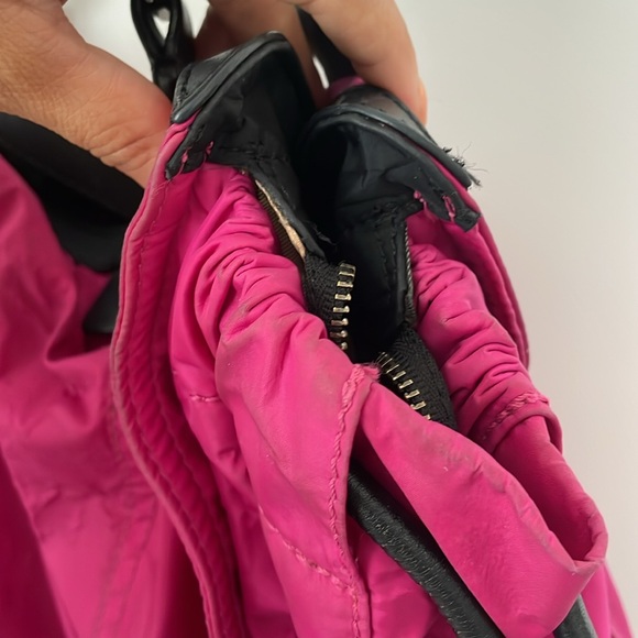 BURBERRY LONDON BUCKLEIGH NYLON TOTE - Picture 13 of 13